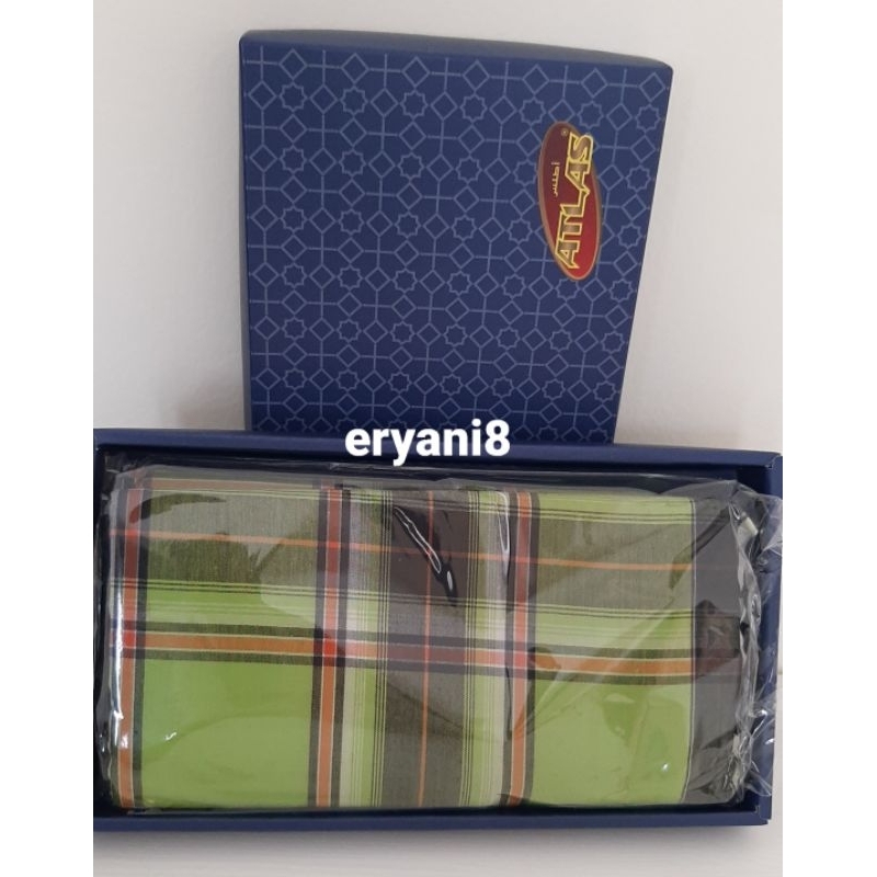 sarung atlas hijau motif kotak