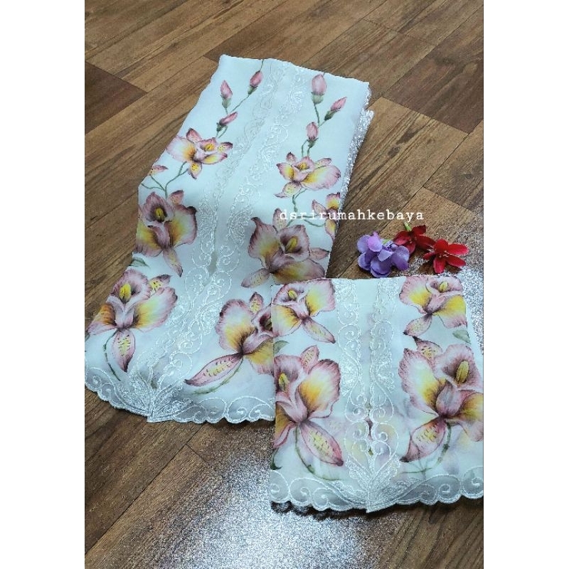 kain kebaya lukis motif bunga lily