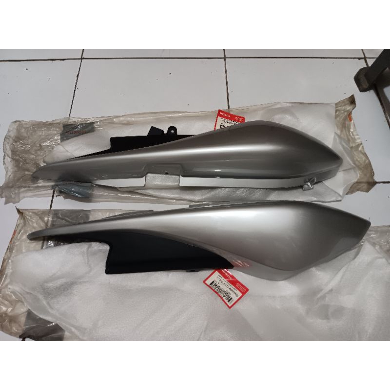 cover bodi belakang honda tiger revo warna silver original baru AHM