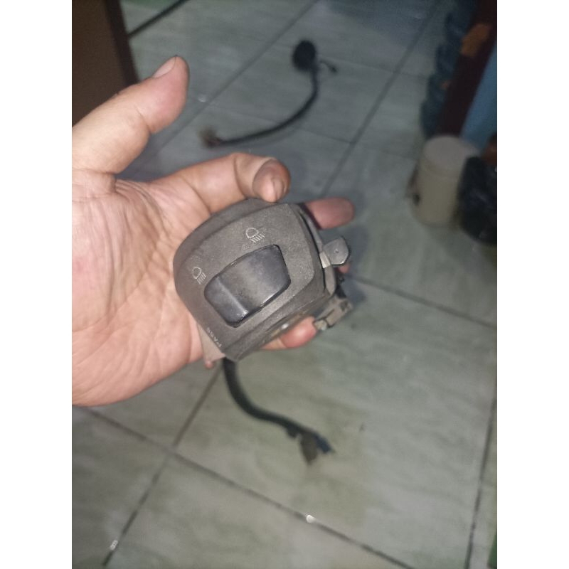 Saklar holder KIRI R15 v2 original copotan