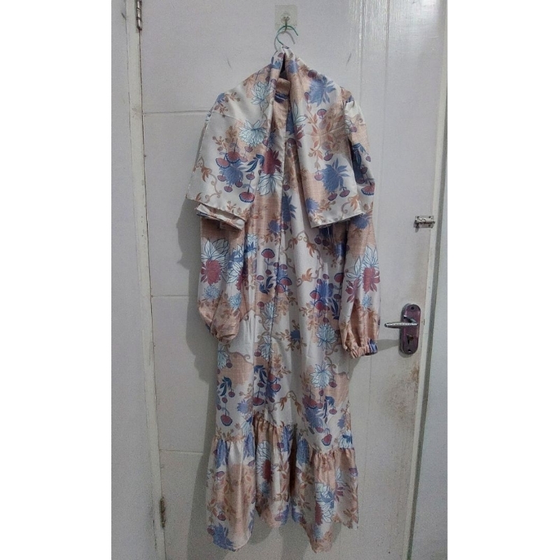 Floral Dress Silk Premium dan Hijabnya