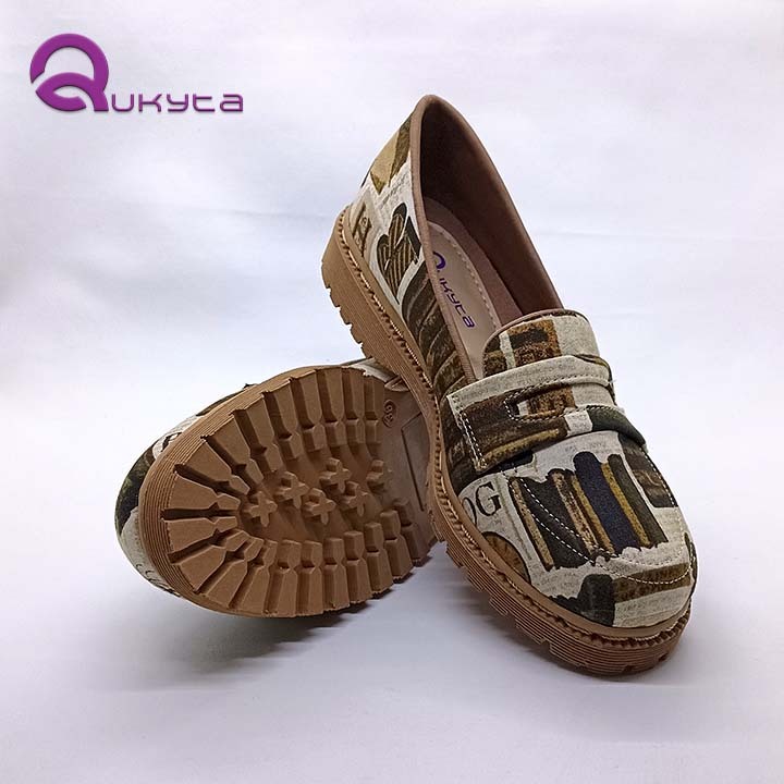 Sepatu wanita CIZY BOOK cream sole