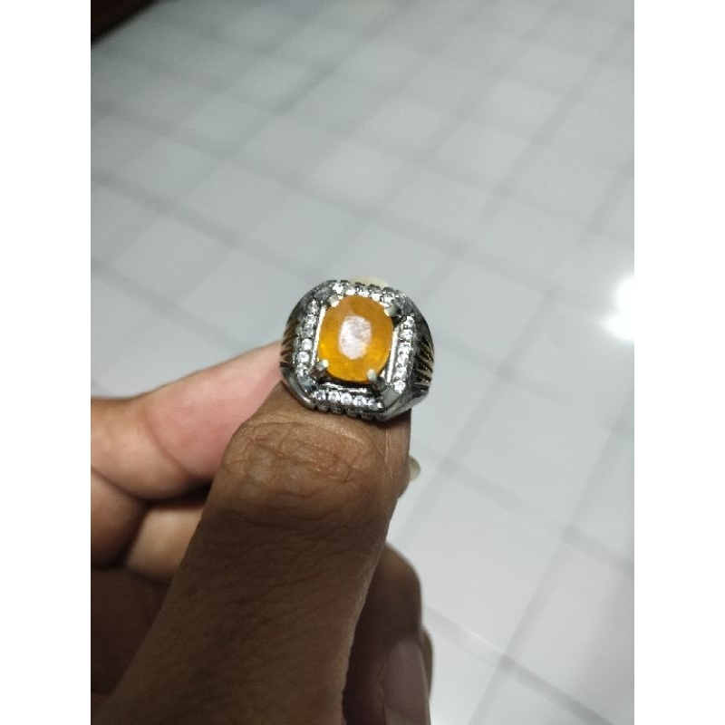 cincin yellow safir cutting