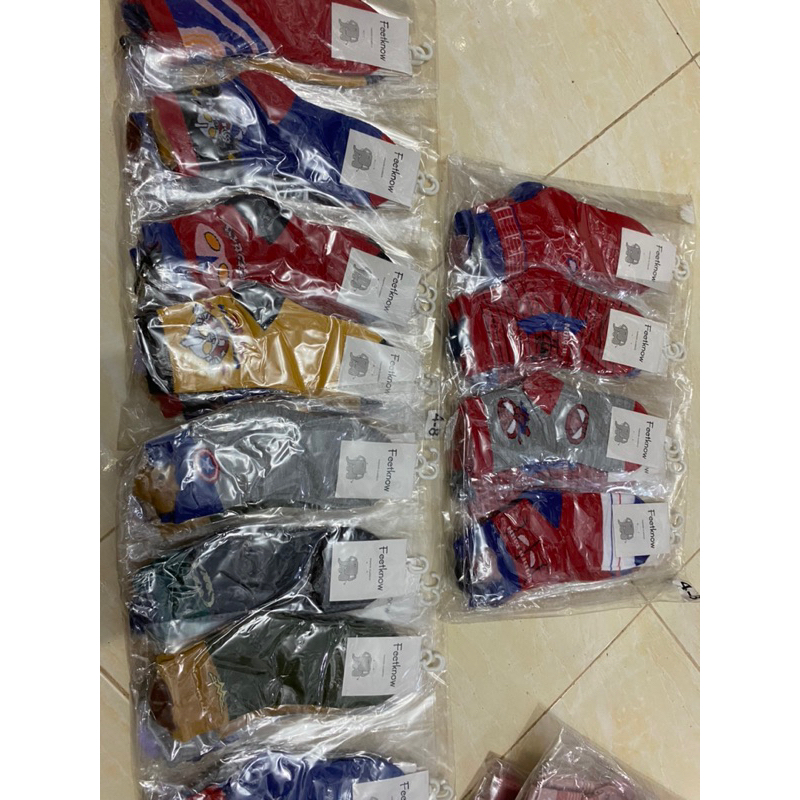 kaos kaki anak TK cowok