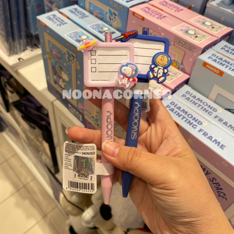 

Miniso x Snoopy Pulpen Gel Pen (1.00 mm) Snoopy The Little Space Explorer Collections