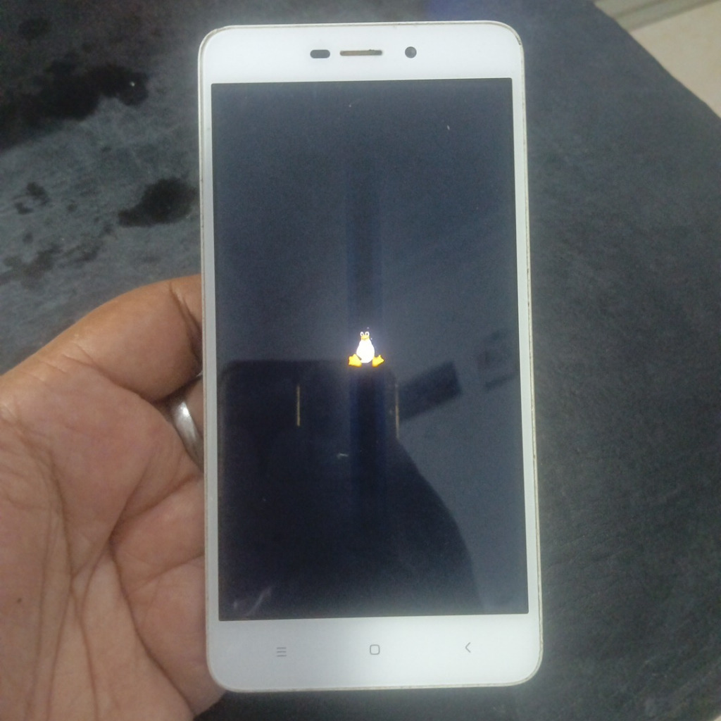 Mesin Xiaomi Redmi 4A Nyala Mesin Redmi 4A Hidup Minus Muncul Logo Penguin Mesin Redmi 4A Perawan Ny