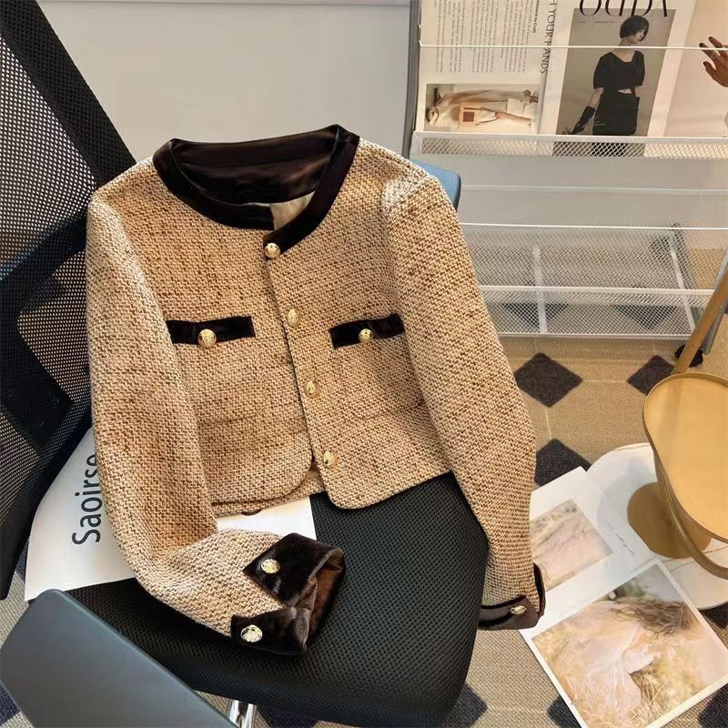 This year's fashion trend is beautiful, elegant, high-end, and wealthy ladies wearing small fragrant