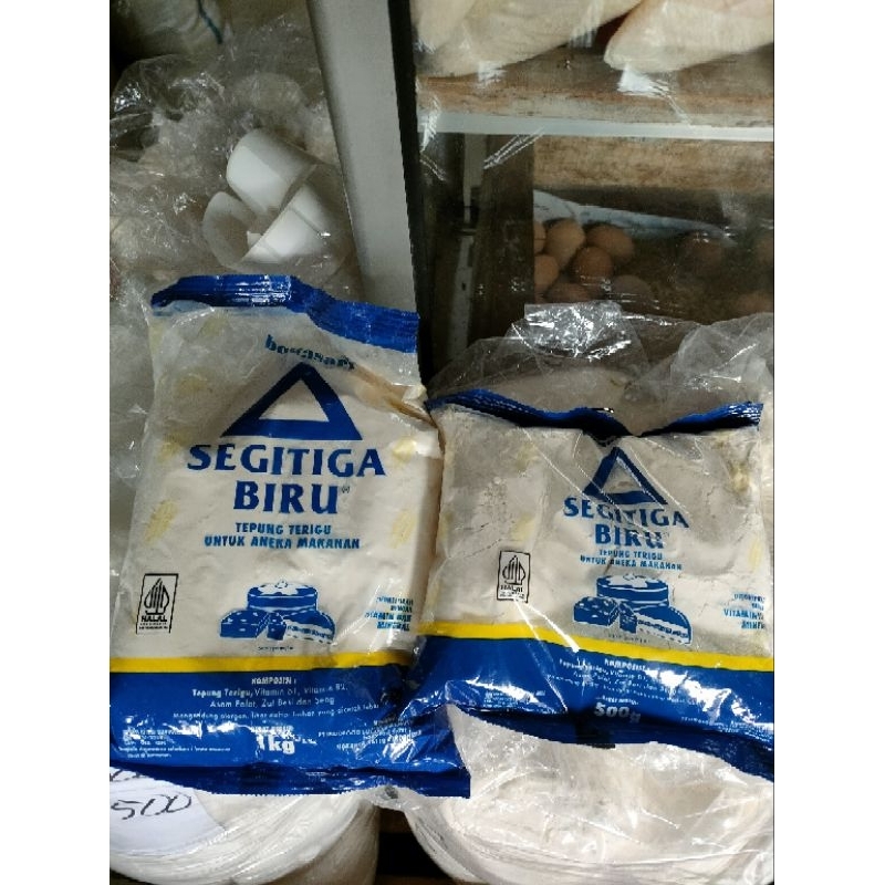 

Tepung Segitiga Biru