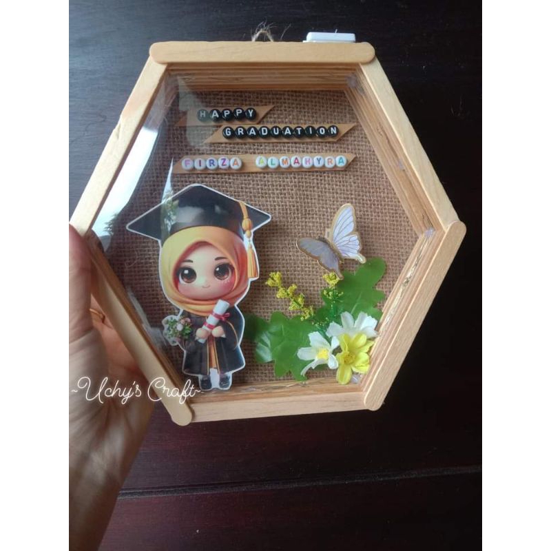 Frame hexagonal led / kado wisuda