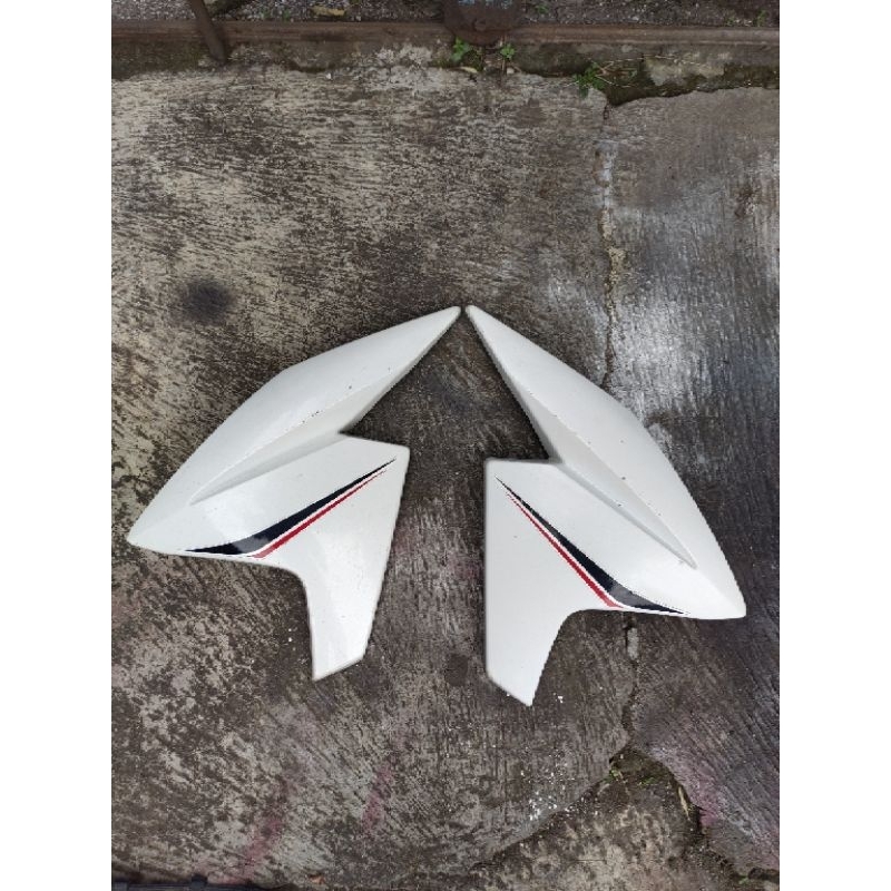 cover sayap tengki Yamaha Vixion nvl Vixion new putih original