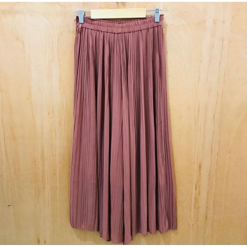 Celana kulot plisket uniqlo