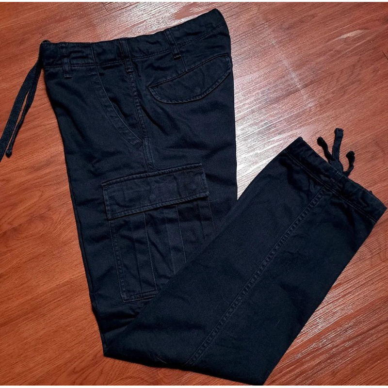 Celana cargo uniqlo hitam second