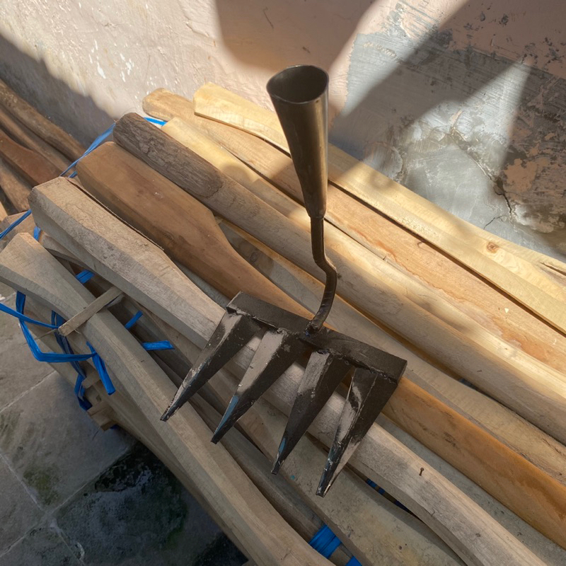 RAKE Garukan 4 Garpu - Garukan Rumput liar Garukan Multifungsi