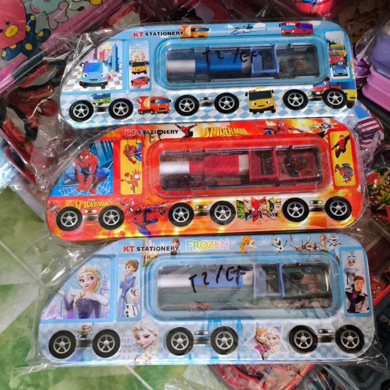 

Tempat pensil 1 set lengkap bentuk mobil dengan motif kartun