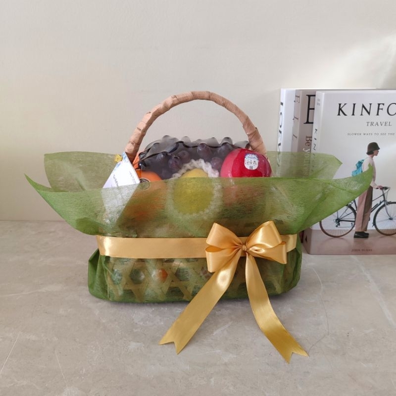 

Parcel Hampers Buah Premium - Keranjang Bambu