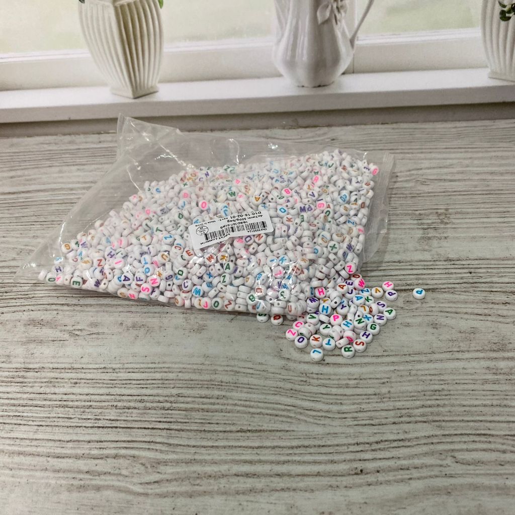 Mote Gelang Mewah Motif HURUF PUTIH UKURAN 1 PACK 500 GRAM MN 1305 - grosir kokot manik kotak kubus 