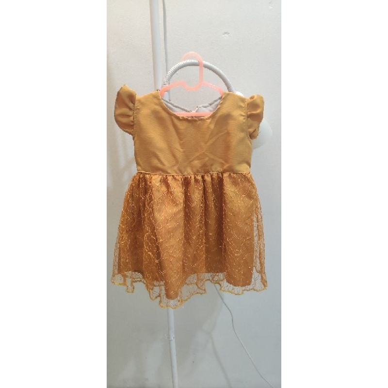 BAJU KONDANGAN ANAK BAYI PEREMPUAN (4-10 BULAN) MERK BANANA PRODUK MATAHARI PRELOVED