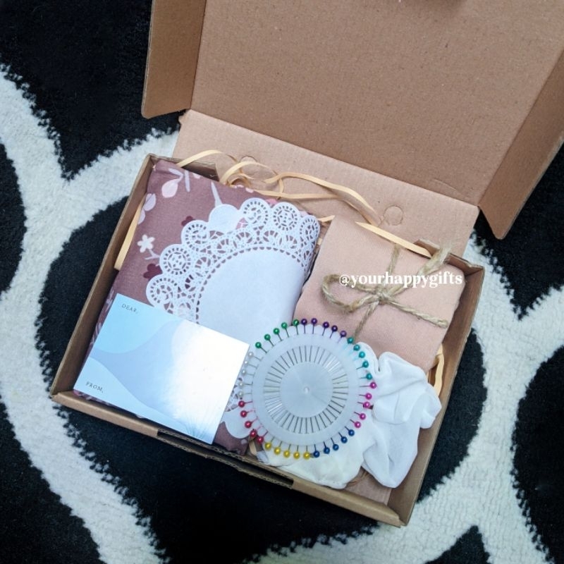 

Kado Hampers/Gift Box Cewe