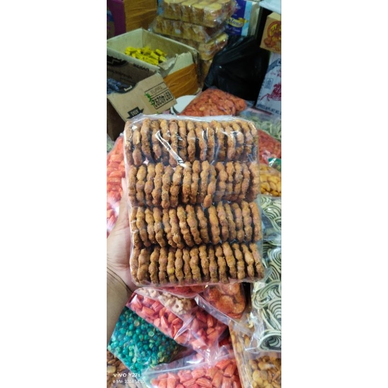 

Snack Peyek Kacang Asin Renyah dan Gurihh isi 60biji