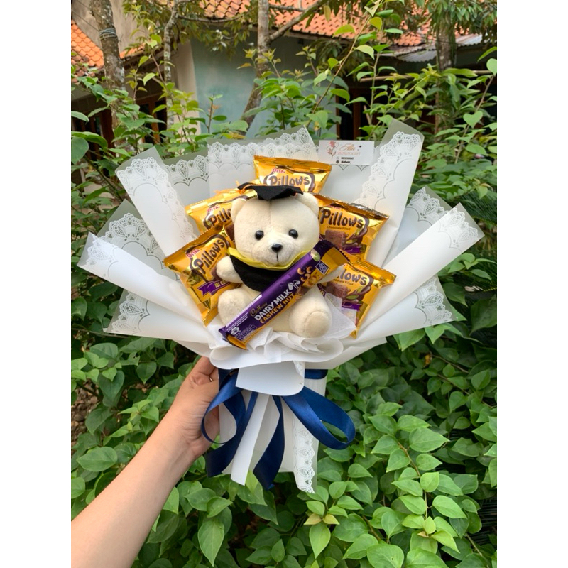 

bouquetbonekawisuda+coklat+pillow