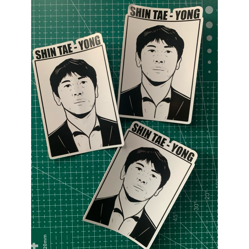 

Alive Design - STIKER EDISI TIMNAS ( SHIN TAE YONG )/ stiker bola /stiker laptop/stiker tumbler