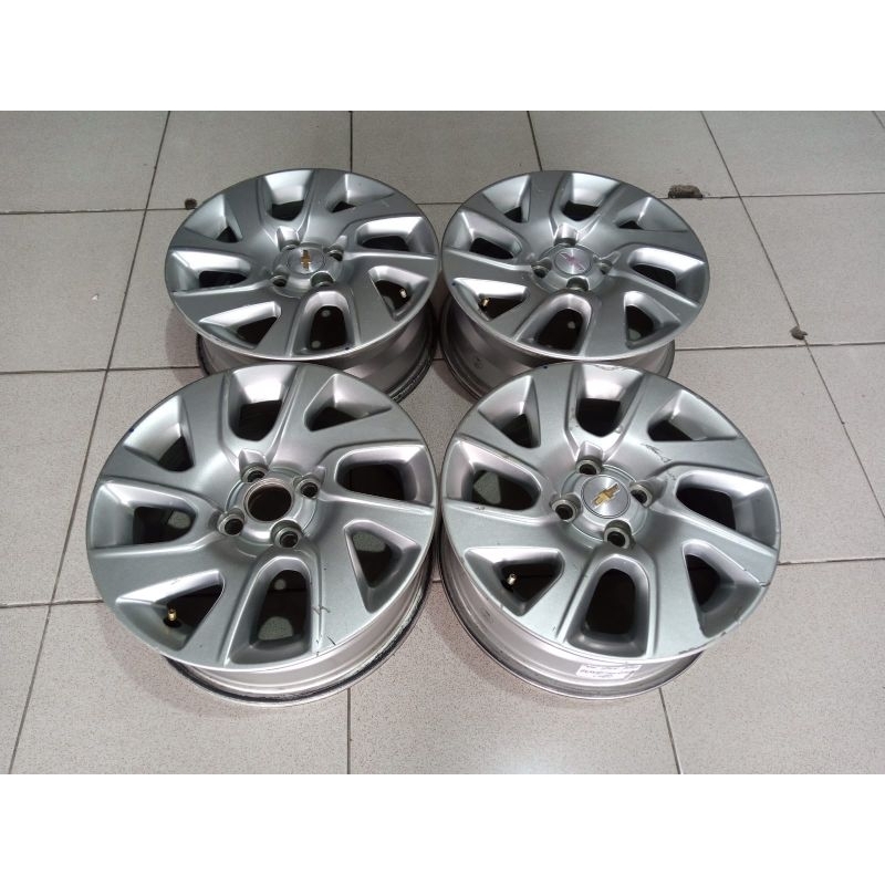 Velg Mobil Bekas Std Spin Chevrolet Ring 15 Lebar 5,5 Pcd 4x100