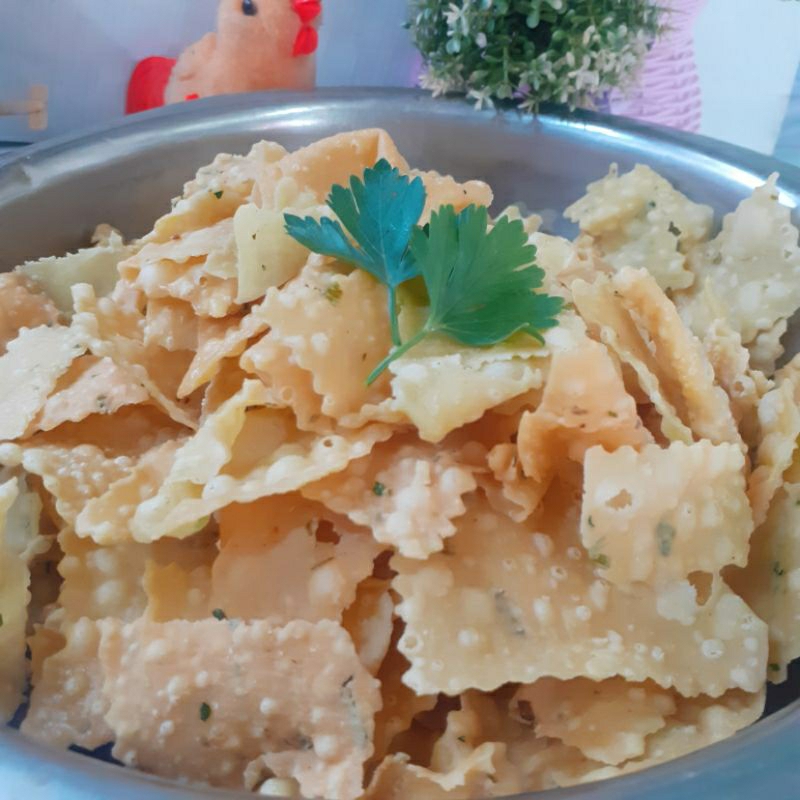 

Snack Pangsit 250gram ,Snack daun jeruk, snack daun bawang, cemilan keluarga