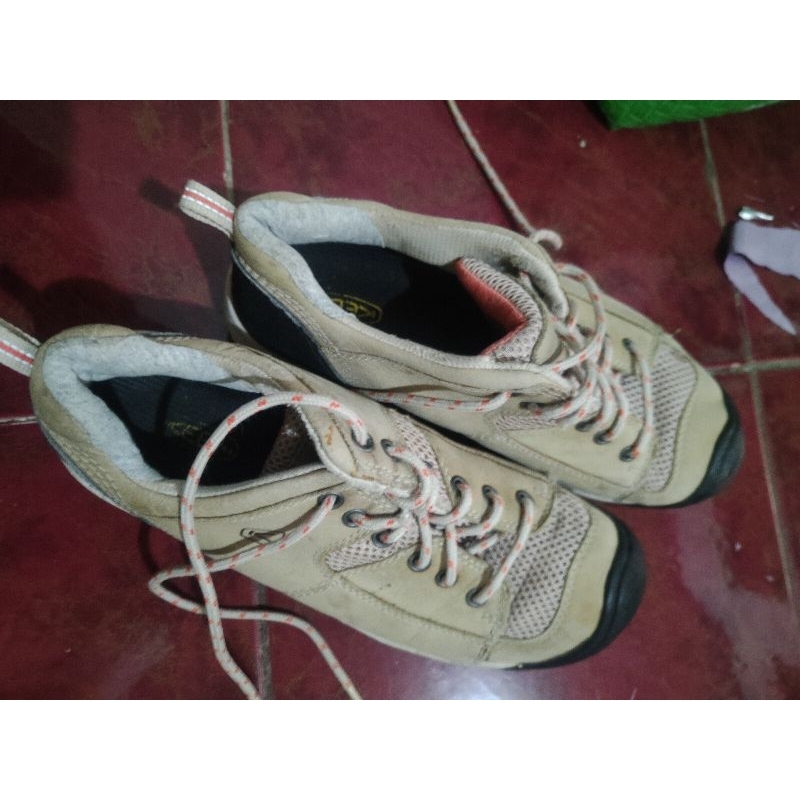 Sepatu Outdoor KEEN SIZE 39,5 26CM