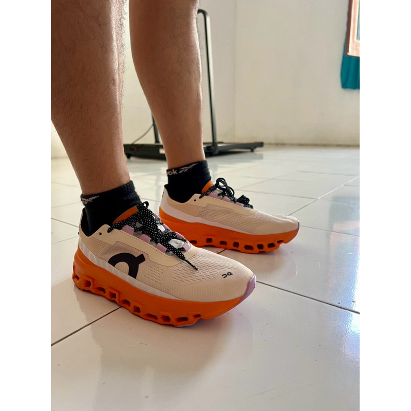 sepatu on cloud monster