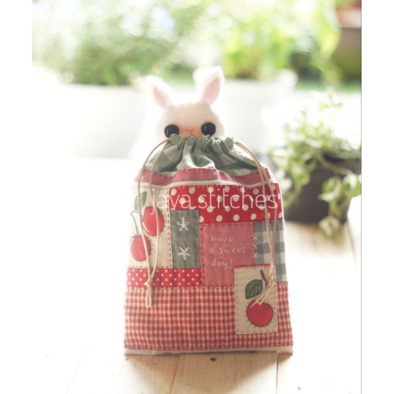 pouch | tas serut kain perca tas kantong full jahit dan sulam tangan (hand stitched)