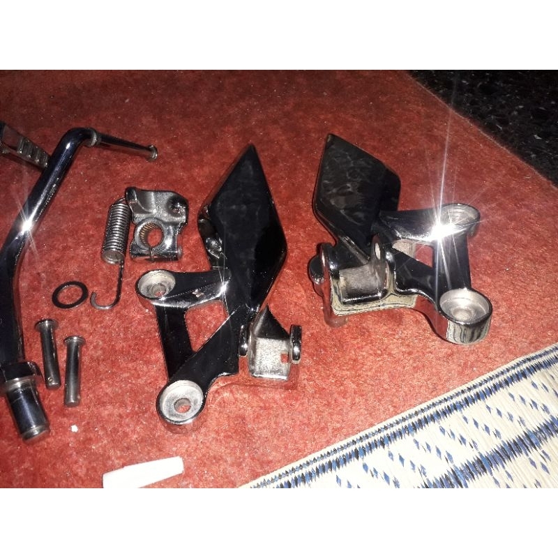 Footstep depan cb150r old ori chrome bahan ori