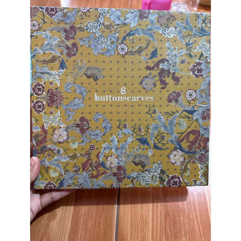 preloved buttonscarves The royale yellow XL