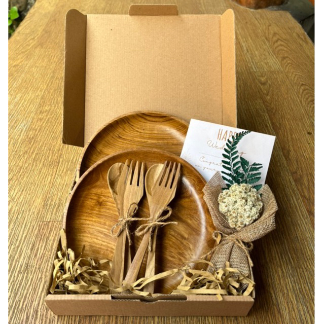

Hampers Piring Kayu Jati / Clutery Set Wedding Gift / Kado Alat Makan / Hadiah Pernikahan