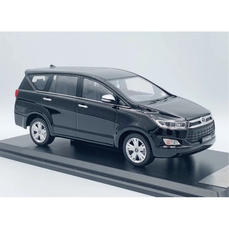 Diecast 1:32 Dealerbox Toyota Innova Reborn  Super Limited Stock 