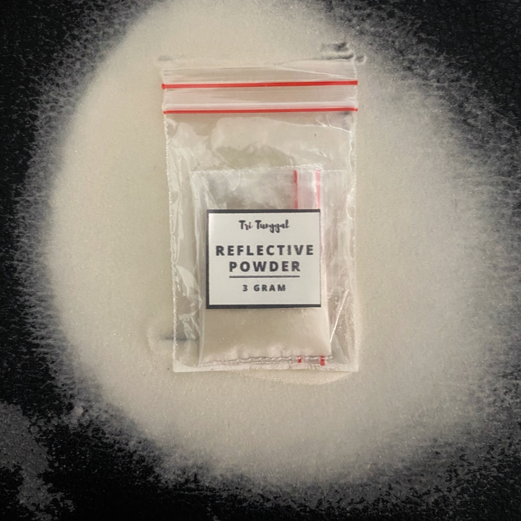 

Serbuk Reflective Powder White 3gr Bubuk Reflektif Reflektive Putih Pemantul Cahaya Pantulan Sinar Bahan Campuran Sablon Plastisol Resin Clear Tinta Glow Screen Mesh Kualitas Bagus Murah Termurah Halus Lembut Reflektive Tangan Shopping Arena Malang