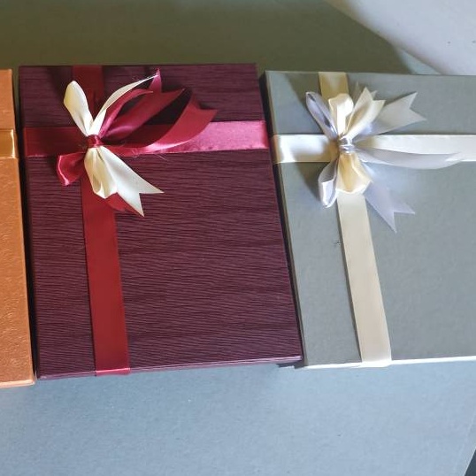 

KI3 Box kotak kado 27x2x8 cm Free Pita