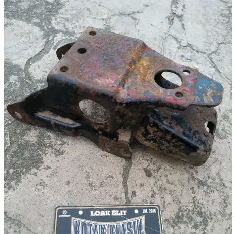 pangkon dudukan spakbor belakang honda supercub c700 c800