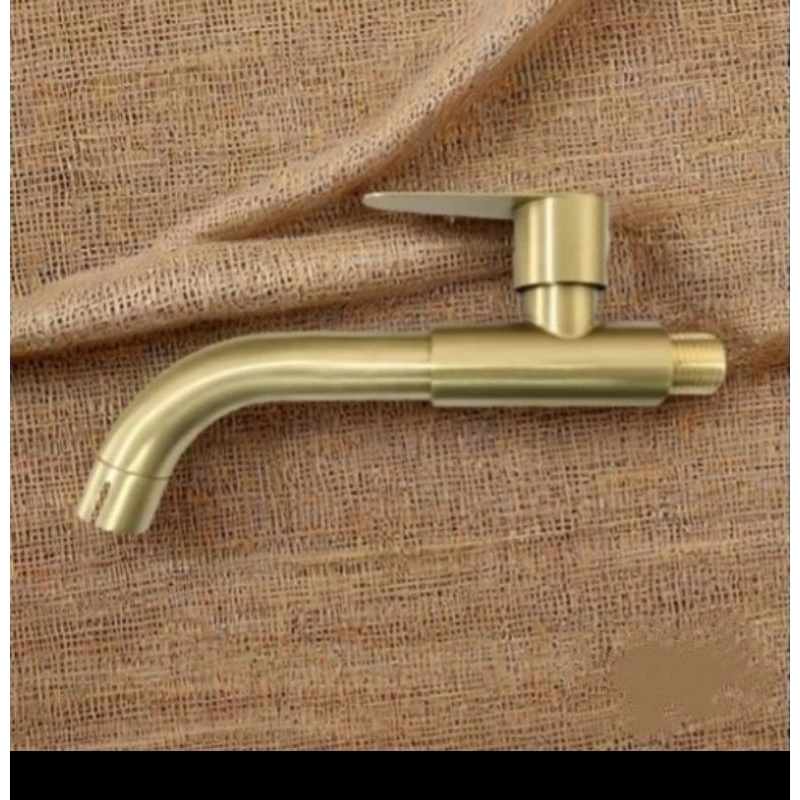 kran wastafel tembok gold cavini