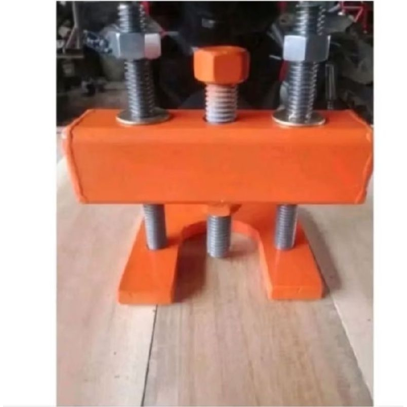 TRECKER ARM Motor matic (pelepas roda/velg)