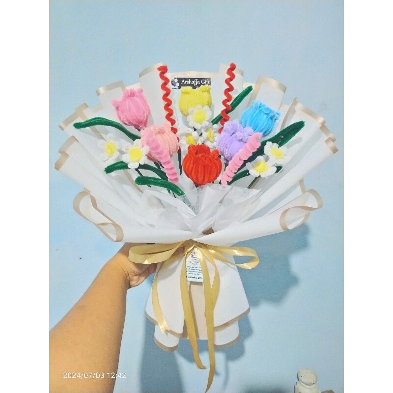 

Buket bunga kawat bulu