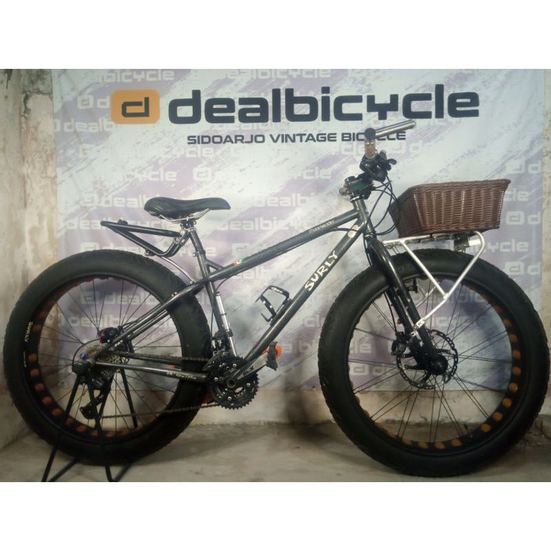 Sepeda Surly