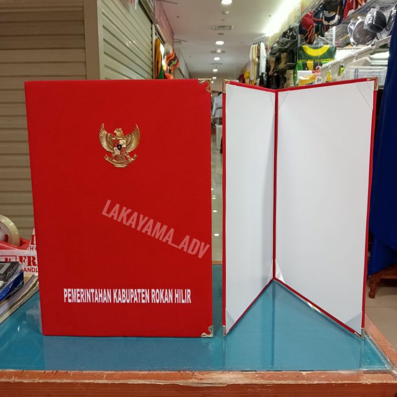 

map beludru berkualitas dengan tulisan/logo disablon plus Garuda coating