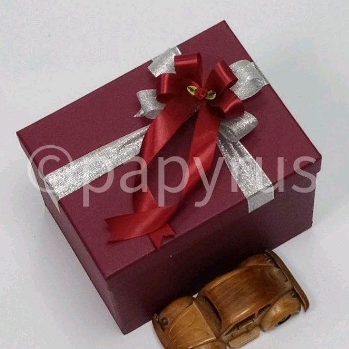 

PAPYRUS 15x20 Tinggi 15cm Kotak Kado Gift Box V1