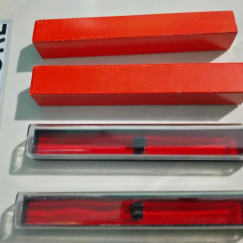 

Box Pulpen Merah Acrilik