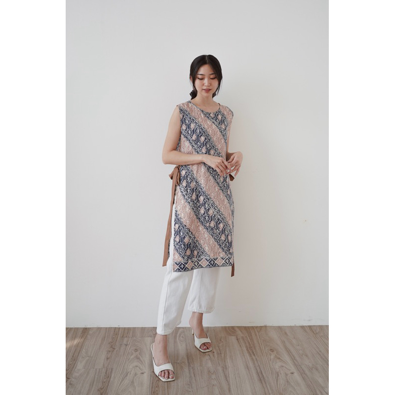 RAYAMA BATIK Atasan Wanita Modern Kasual Rompi Panjang  - Vest Batik