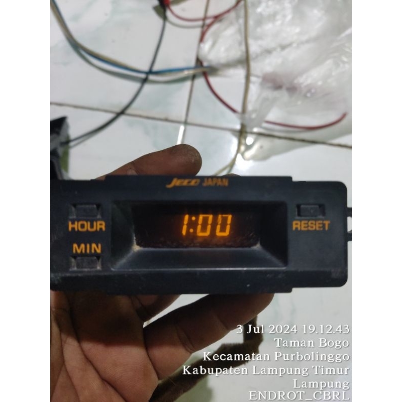 jam dasbor ford laser original