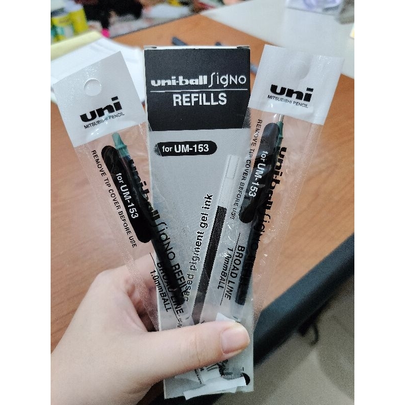 

Isi pena signo uniball 1.0 um-153 hitam