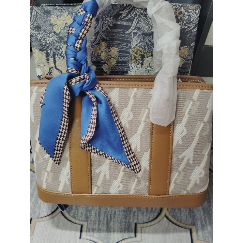 TAS WANITA TOTE & SELEMPANG BAG PRAHA