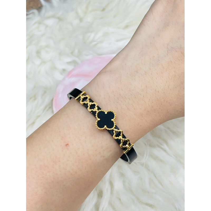 gelang keramik clover hitam simple elegant emas asli kadar 700
