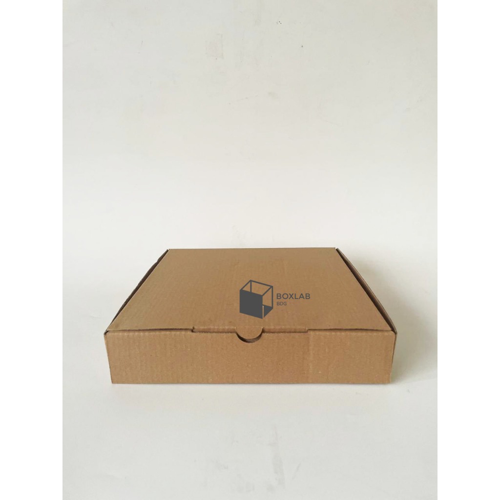 

Box Kardus Mika 22 x 22 x 5 cm, Box Pizza , Die cut, E flute, Packaging